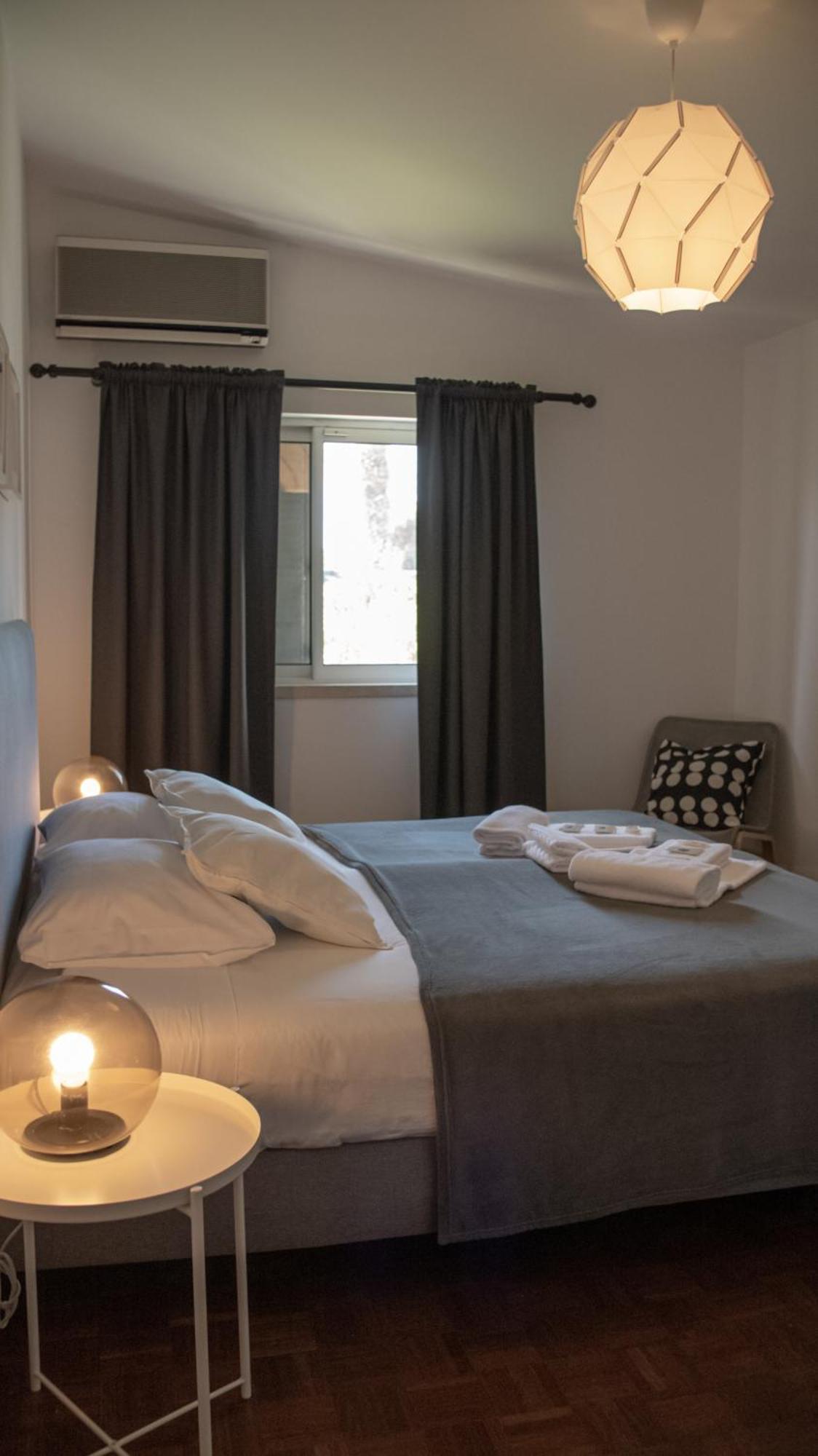 Pine House - Airport, And Center Bed and breakfast